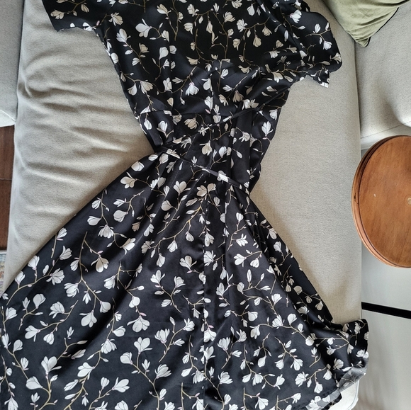 Black floral midi wrap dress Large - Picture 2 of 6